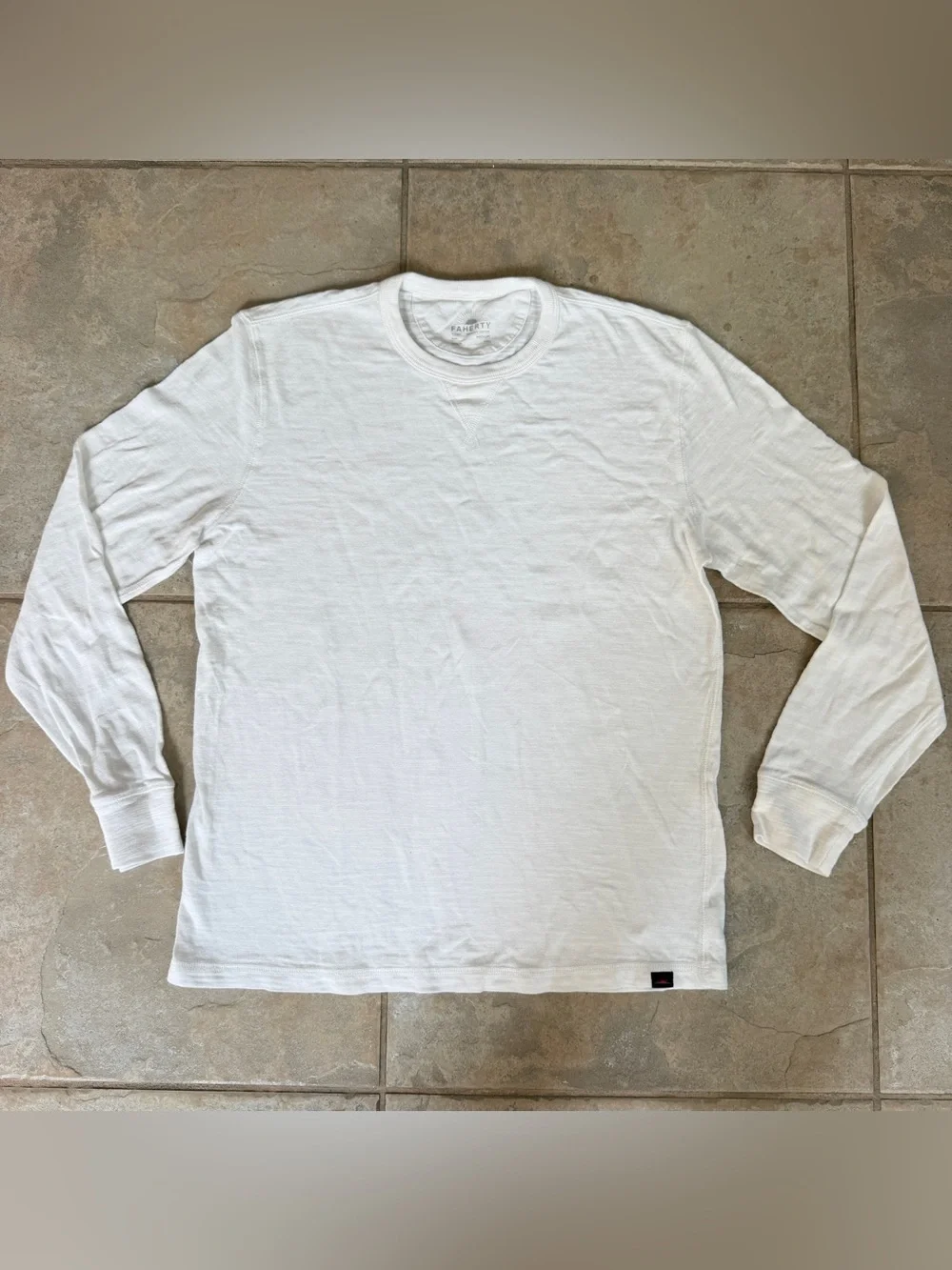 Faherty Sunwashed Organic Crew Long Sleeve in White Size Medium